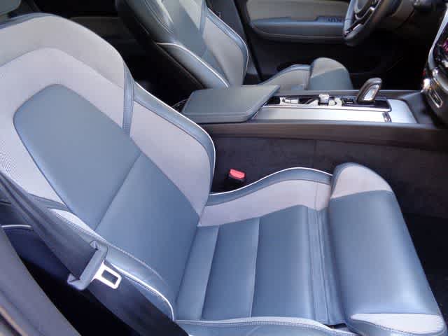 2022 Volvo XC60 B5 R-Design