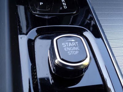 2022 Volvo XC60 B5 R-Design
