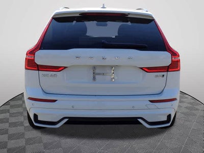 2022 Volvo XC60 B5 R-Design