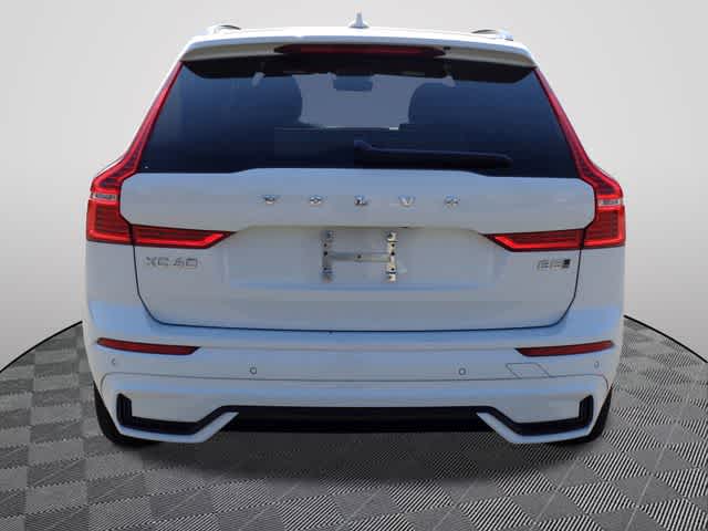 2022 Volvo XC60 B5 R-Design