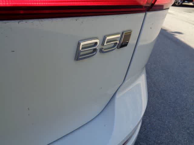 2022 Volvo XC60 B5 R-Design