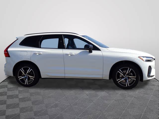 2022 Volvo XC60 B5 R-Design
