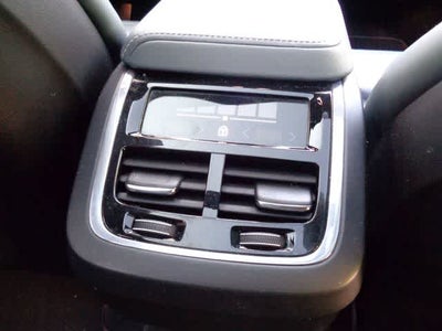 2022 Volvo XC60 B5 R-Design