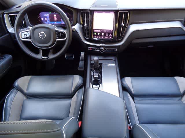 2022 Volvo XC60 B5 R-Design