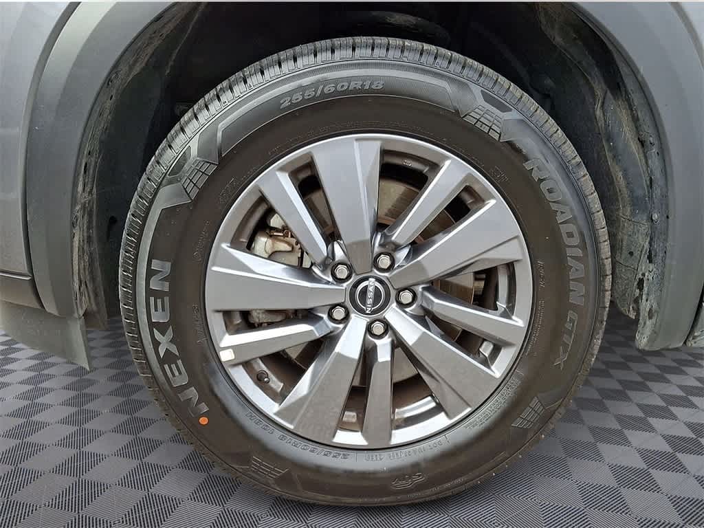 2025 Nissan Pathfinder SV