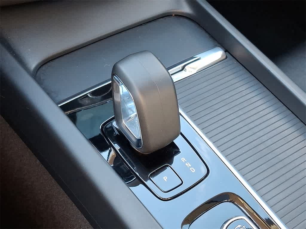 2024 Volvo S60 Core Dark Theme