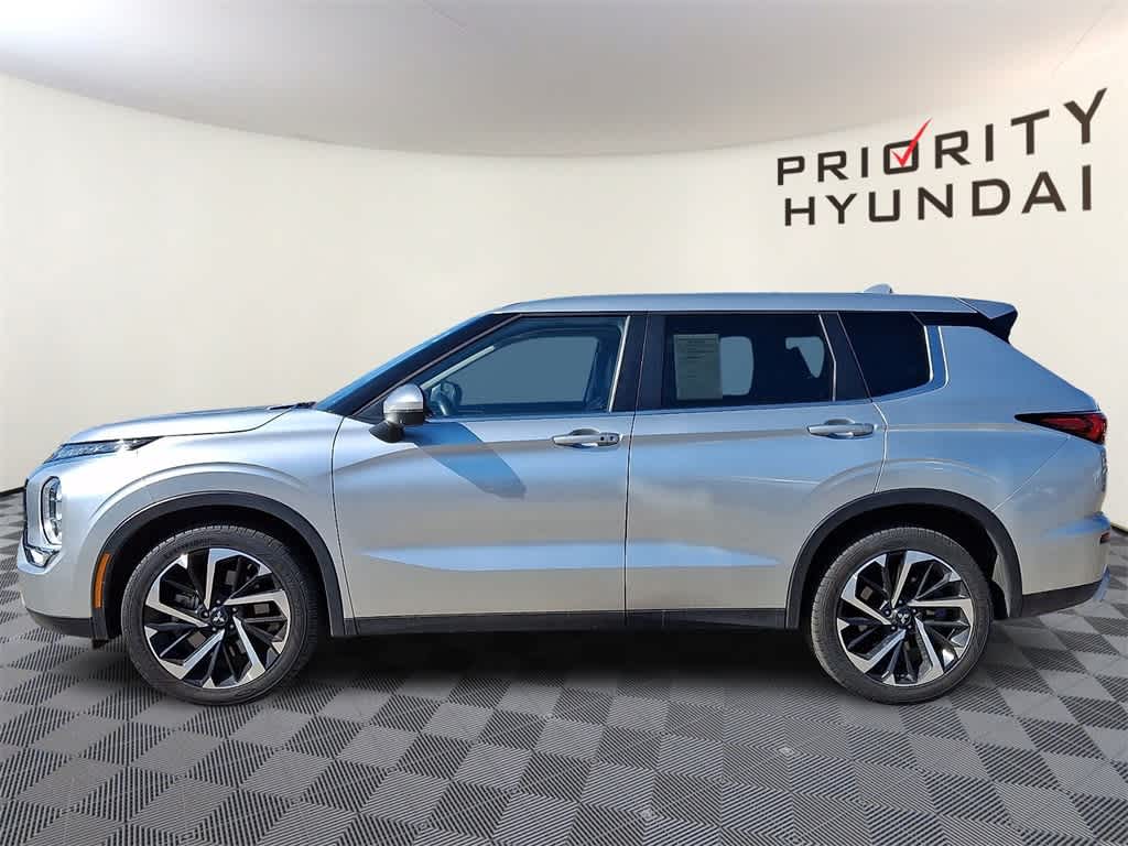 2024 Mitsubishi Outlander SE