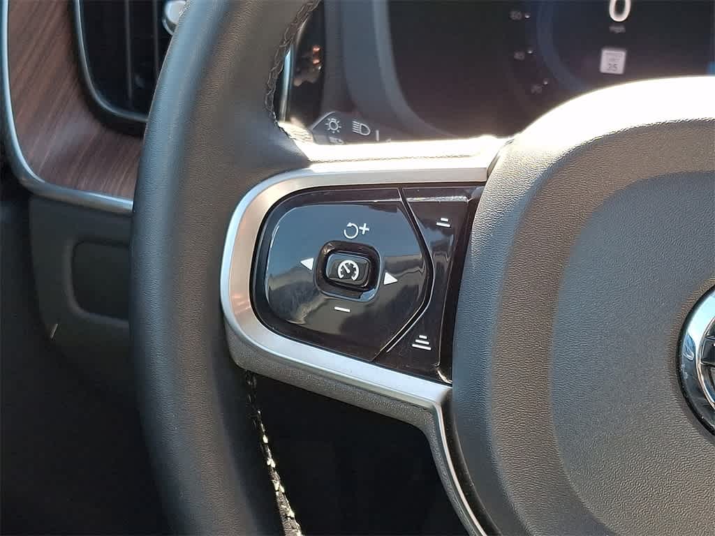 2024 Volvo XC60 Plus Dark Theme