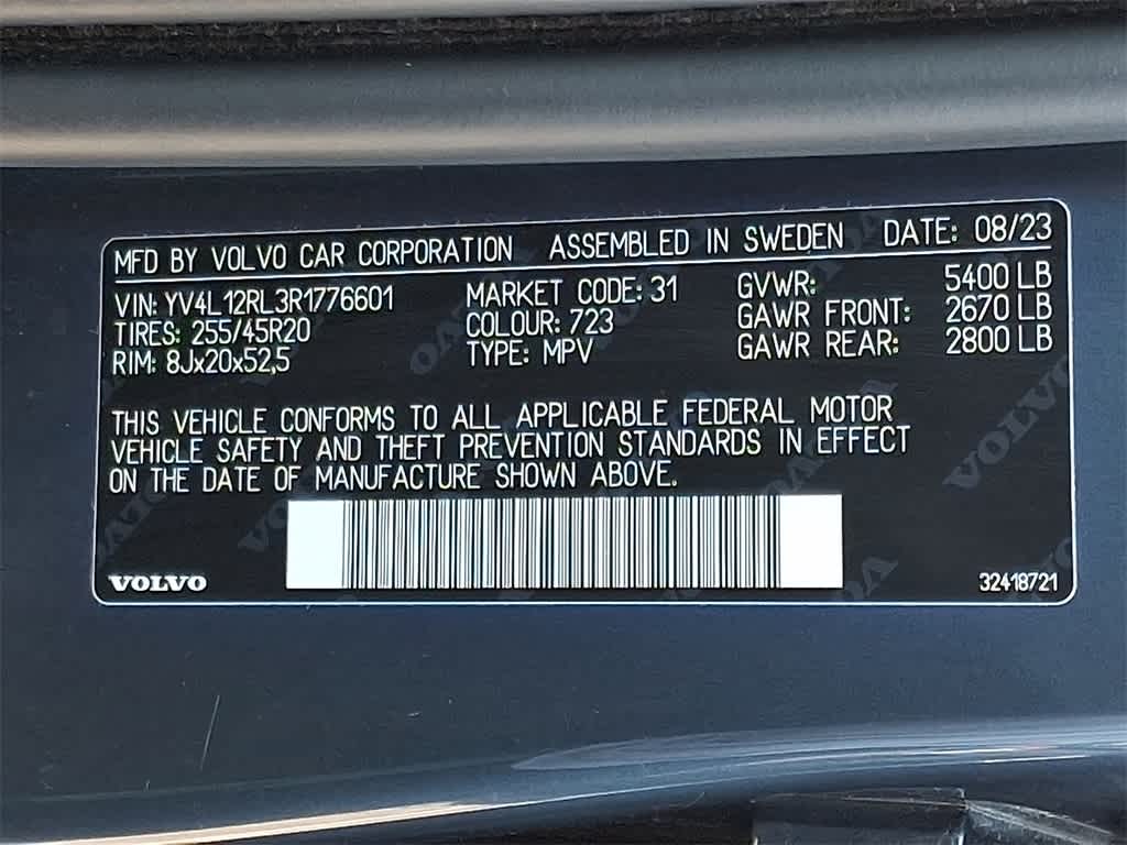 2024 Volvo XC60 Plus Dark Theme