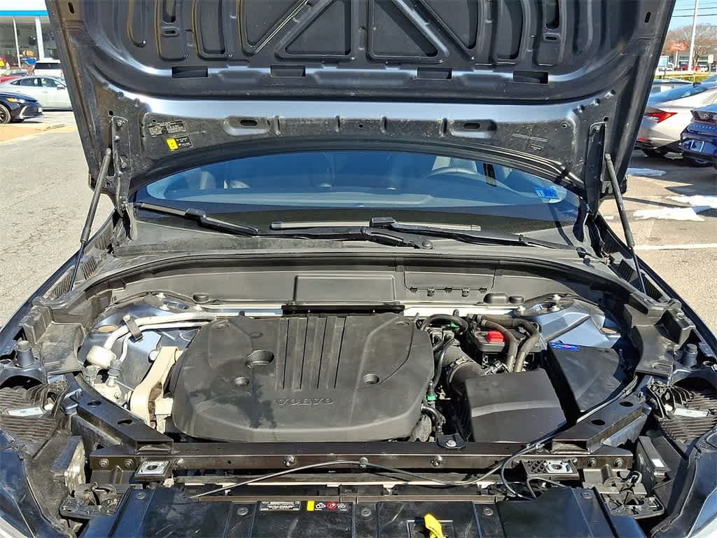 2024 Volvo XC60 Plus Dark Theme