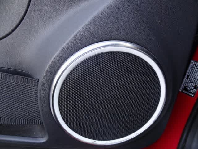 2012 Volkswagen Beetle 2.5L w/Sound/Nav PZEV