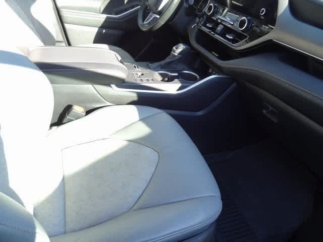 2023 Toyota Highlander Hybrid Bronze Edition