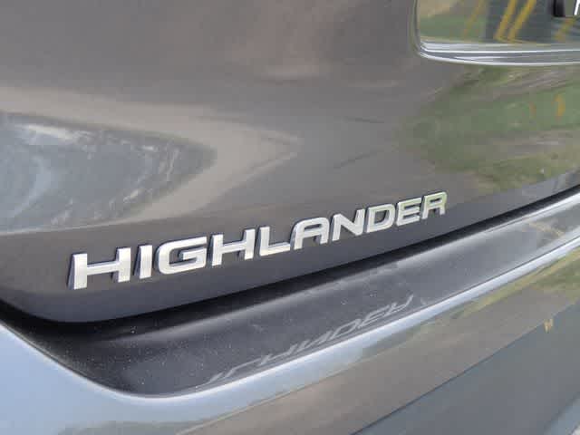 2022 Toyota Highlander LE