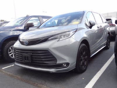 2025 Toyota Sienna Woodland Edition