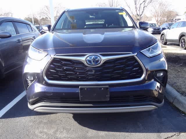 2022 Toyota Highlander Hybrid Platinum