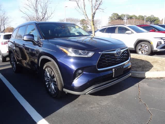 2022 Toyota Highlander Hybrid Platinum