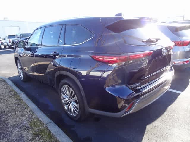 2022 Toyota Highlander Hybrid Platinum
