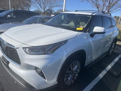 2022 Toyota Highlander Hybrid Platinum