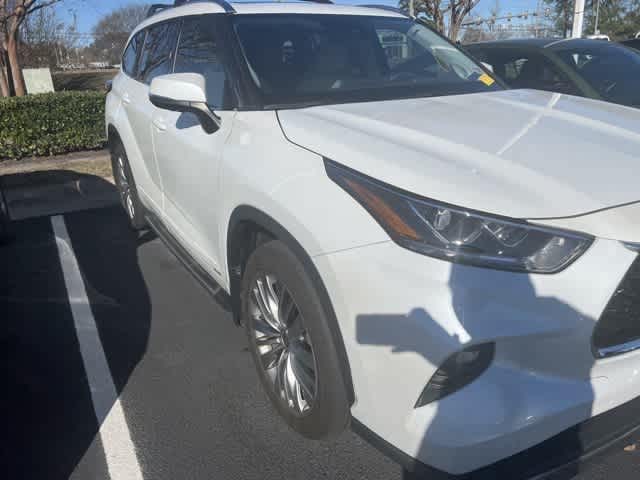 2022 Toyota Highlander Hybrid Platinum