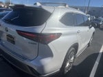 2022 Toyota Highlander Hybrid Platinum