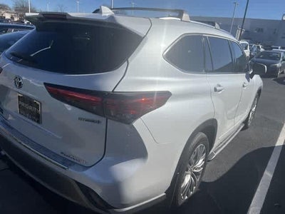 2022 Toyota Highlander Hybrid Platinum