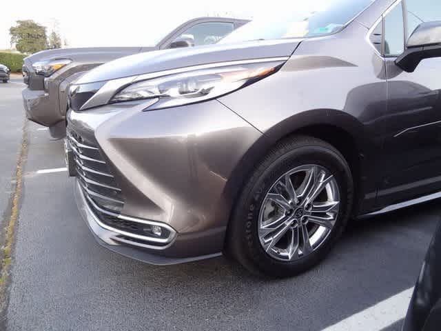 2023 Toyota Sienna Platinum