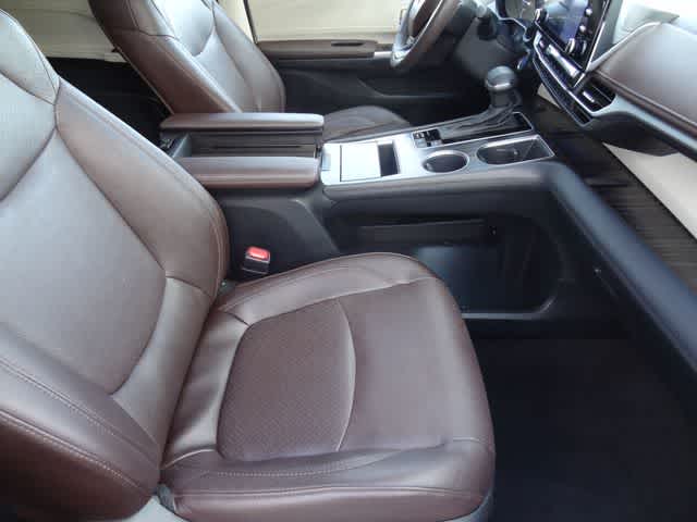 2023 Toyota Sienna Platinum