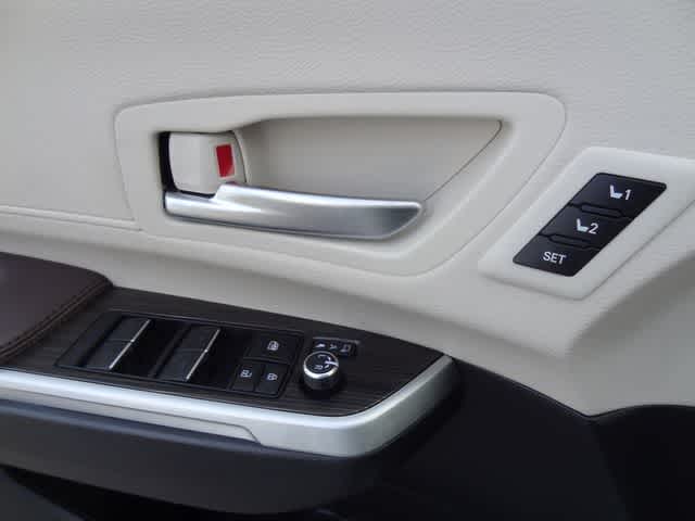 2023 Toyota Sienna Platinum