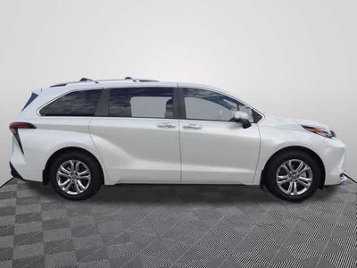 2023 Toyota Sienna Platinum