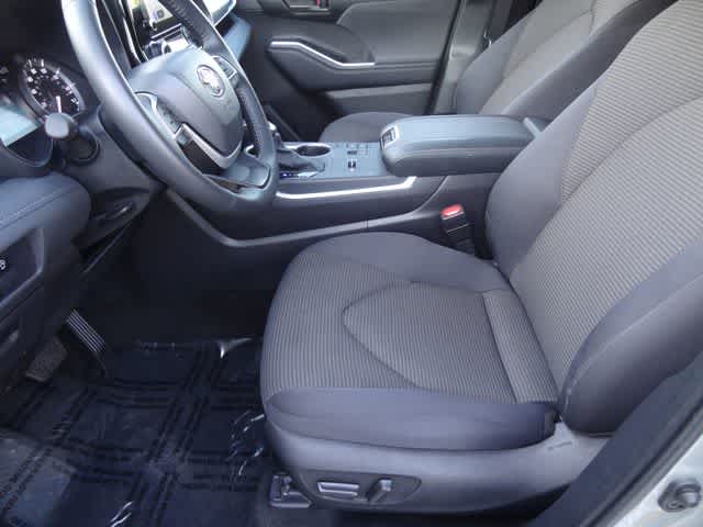 2025 Toyota Highlander LE