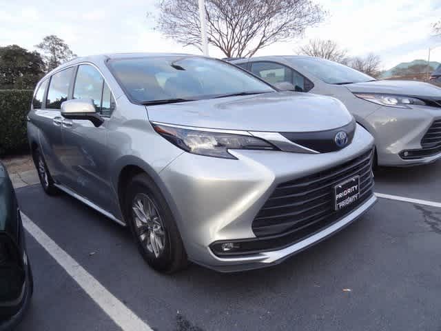 2025 Toyota Sienna XLE