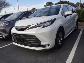 2023 Toyota Sienna XLE