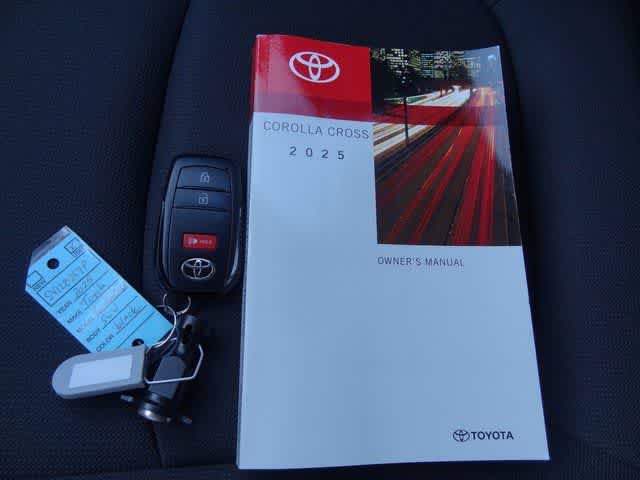 2025 Toyota Corolla Cross LE