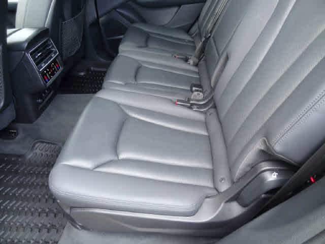 2022 Audi Q7 Premium Plus