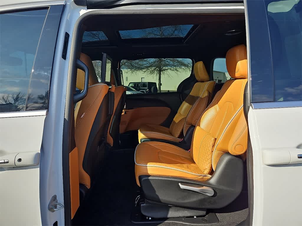 2023 Chrysler Pacifica Hybrid Pinnacle