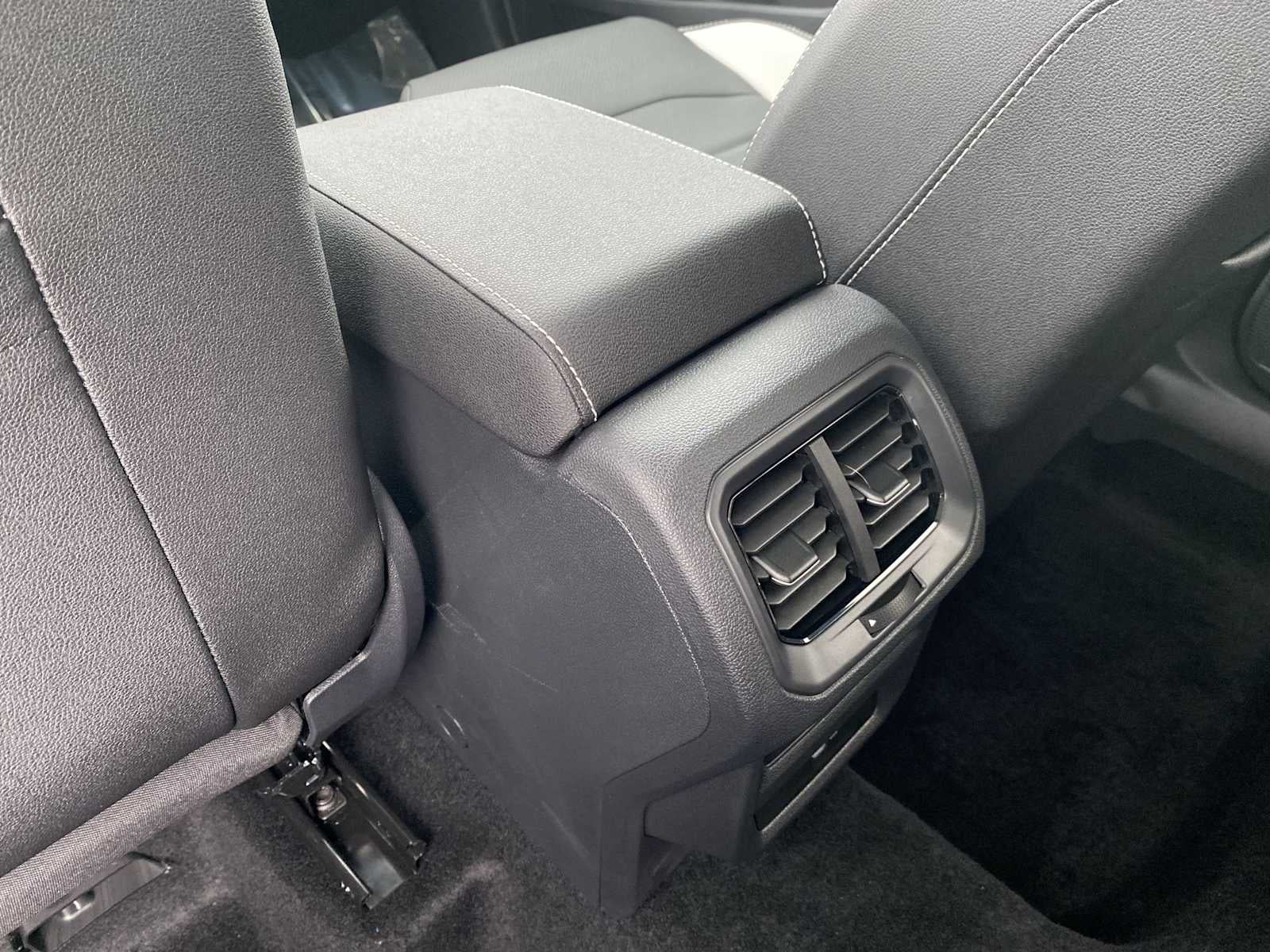 2025 Volkswagen Taos SEL