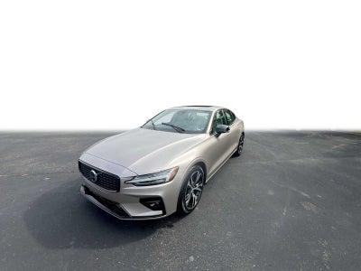 2024 Volvo S60 Plus Dark Theme