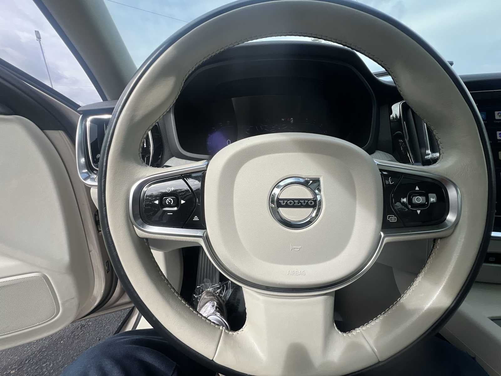 2024 Volvo S60 Plus Dark Theme