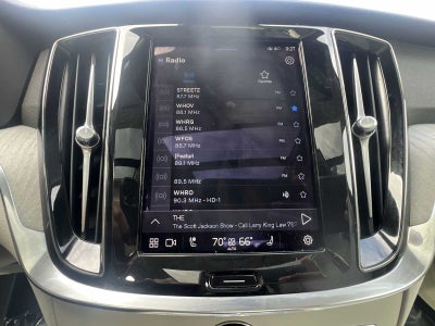 2024 Volvo S60 Plus Dark Theme