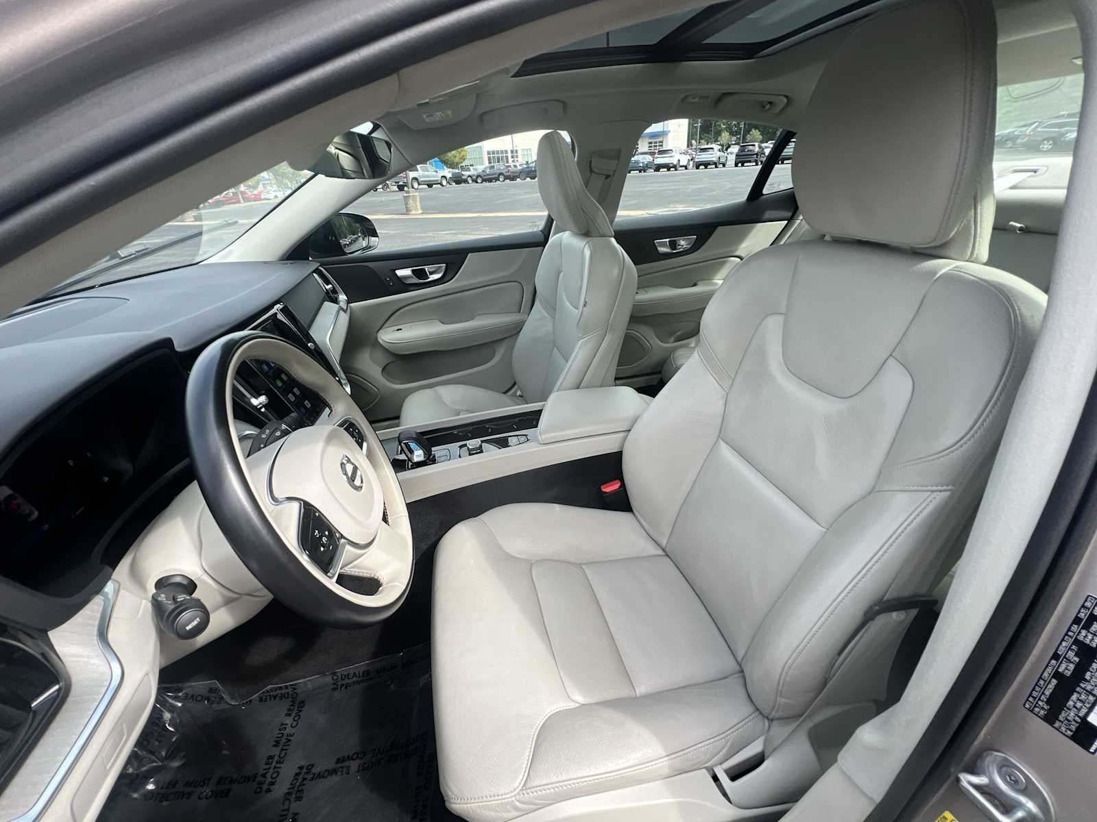 2024 Volvo S60 Plus Dark Theme