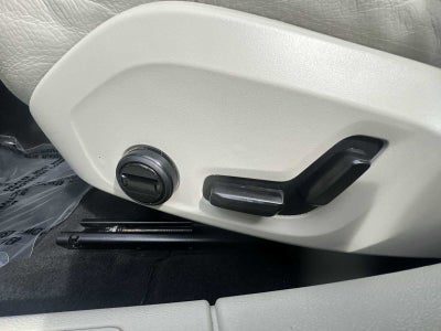 2024 Volvo S60 Plus Dark Theme