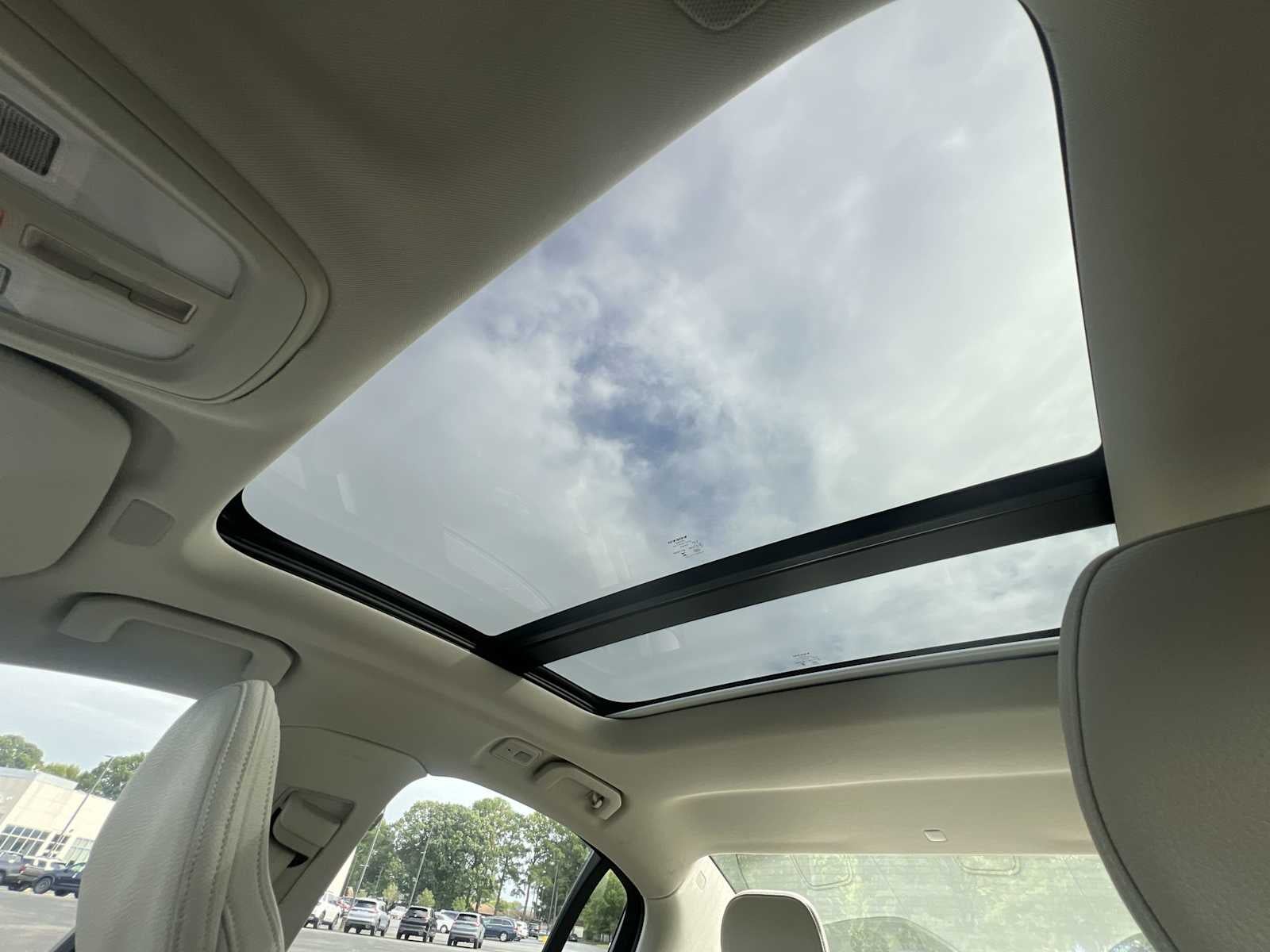 2024 Volvo S60 Plus Dark Theme