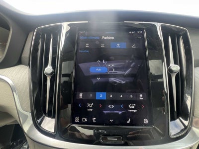 2024 Volvo S60 Plus Dark Theme