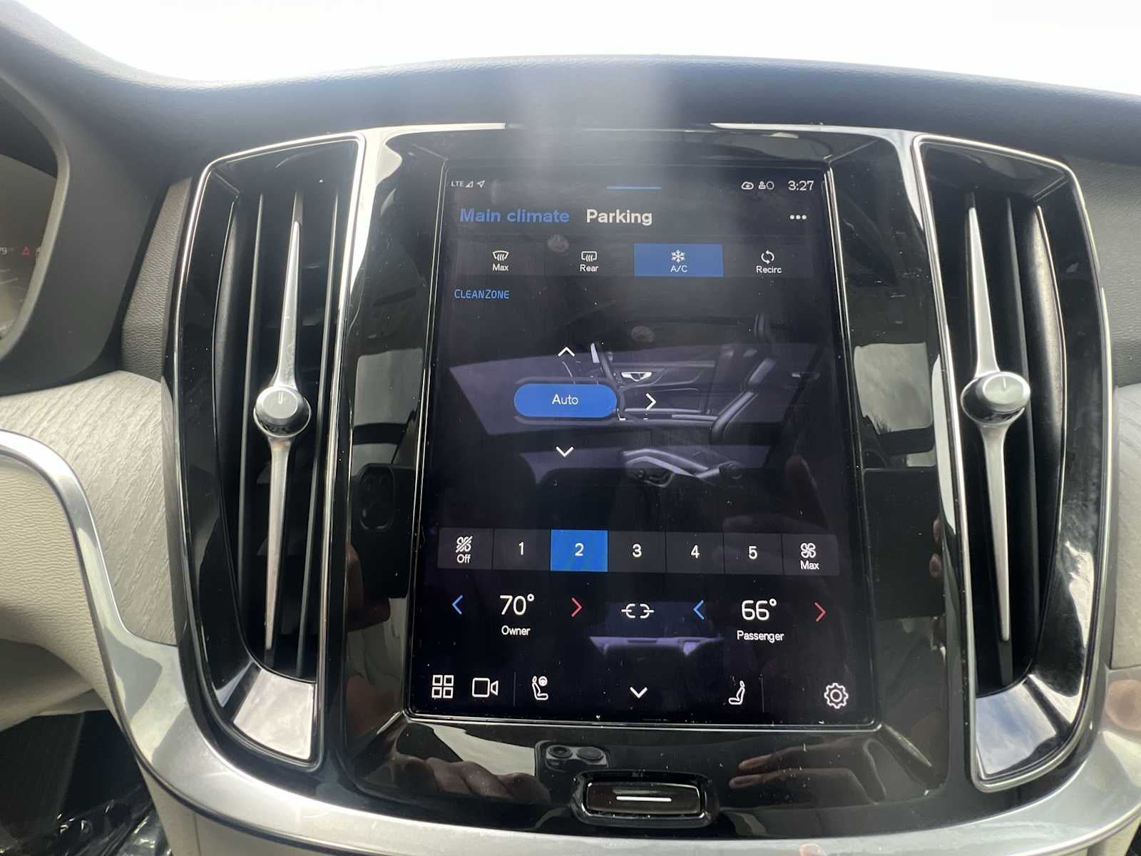 2024 Volvo S60 Plus Dark Theme