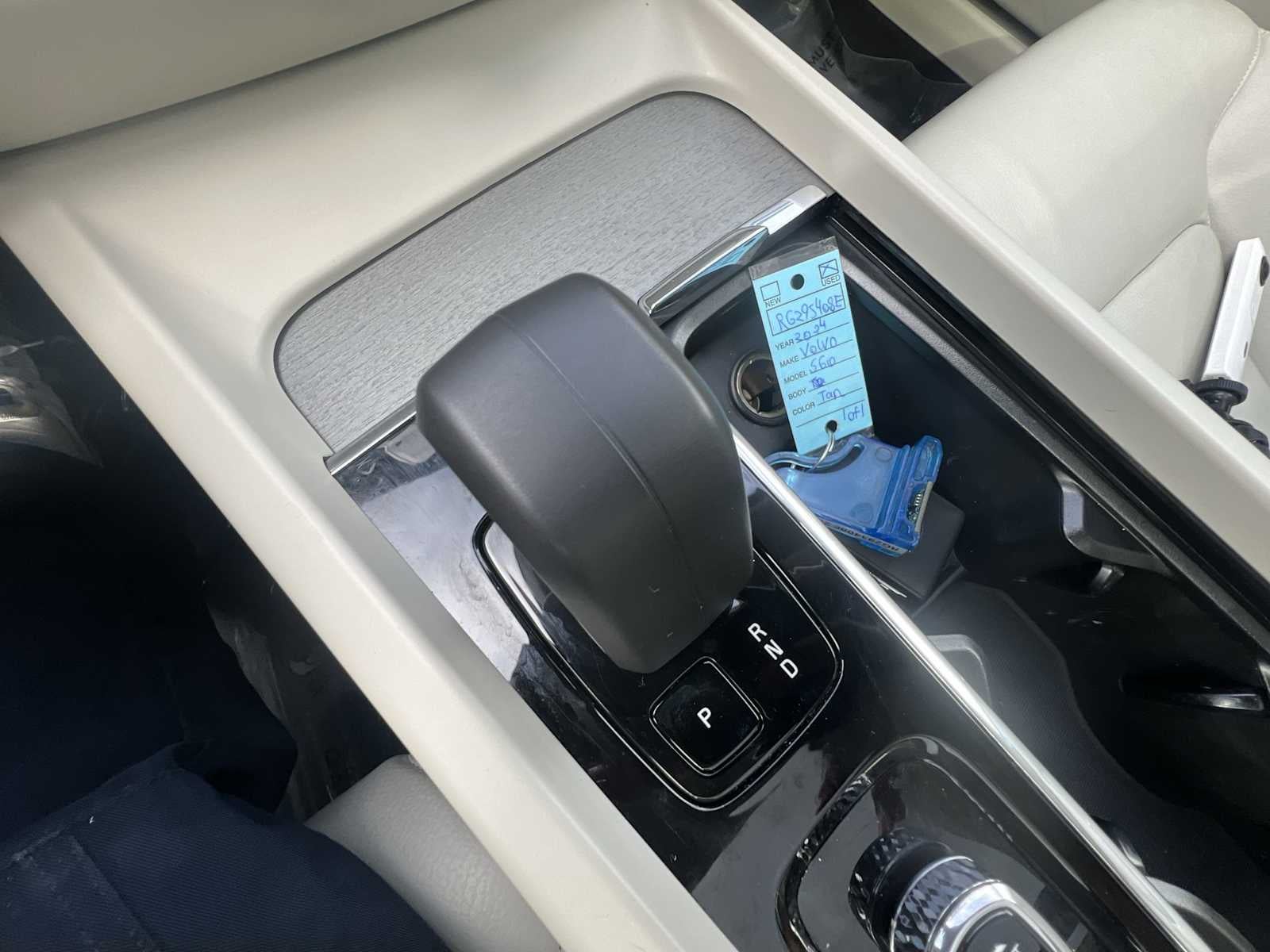 2024 Volvo S60 Plus Dark Theme