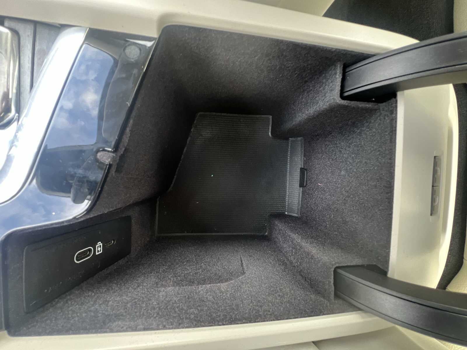 2024 Volvo S60 Plus Dark Theme