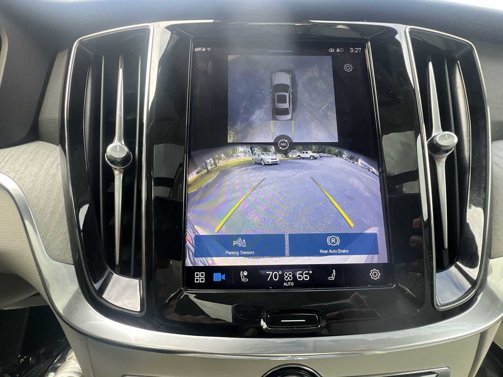 2024 Volvo S60 Plus Dark Theme