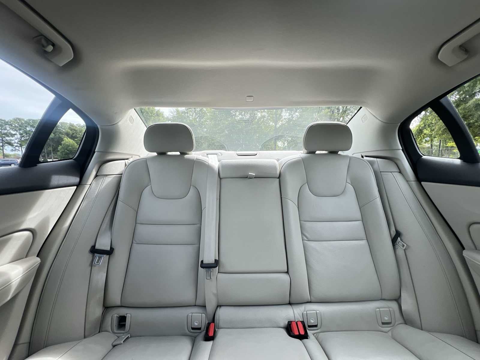 2024 Volvo S60 Plus Dark Theme