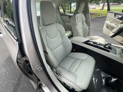 2024 Volvo S60 Plus Dark Theme