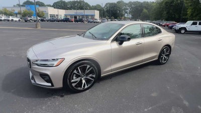 2024 Volvo S60 Plus Dark Theme
